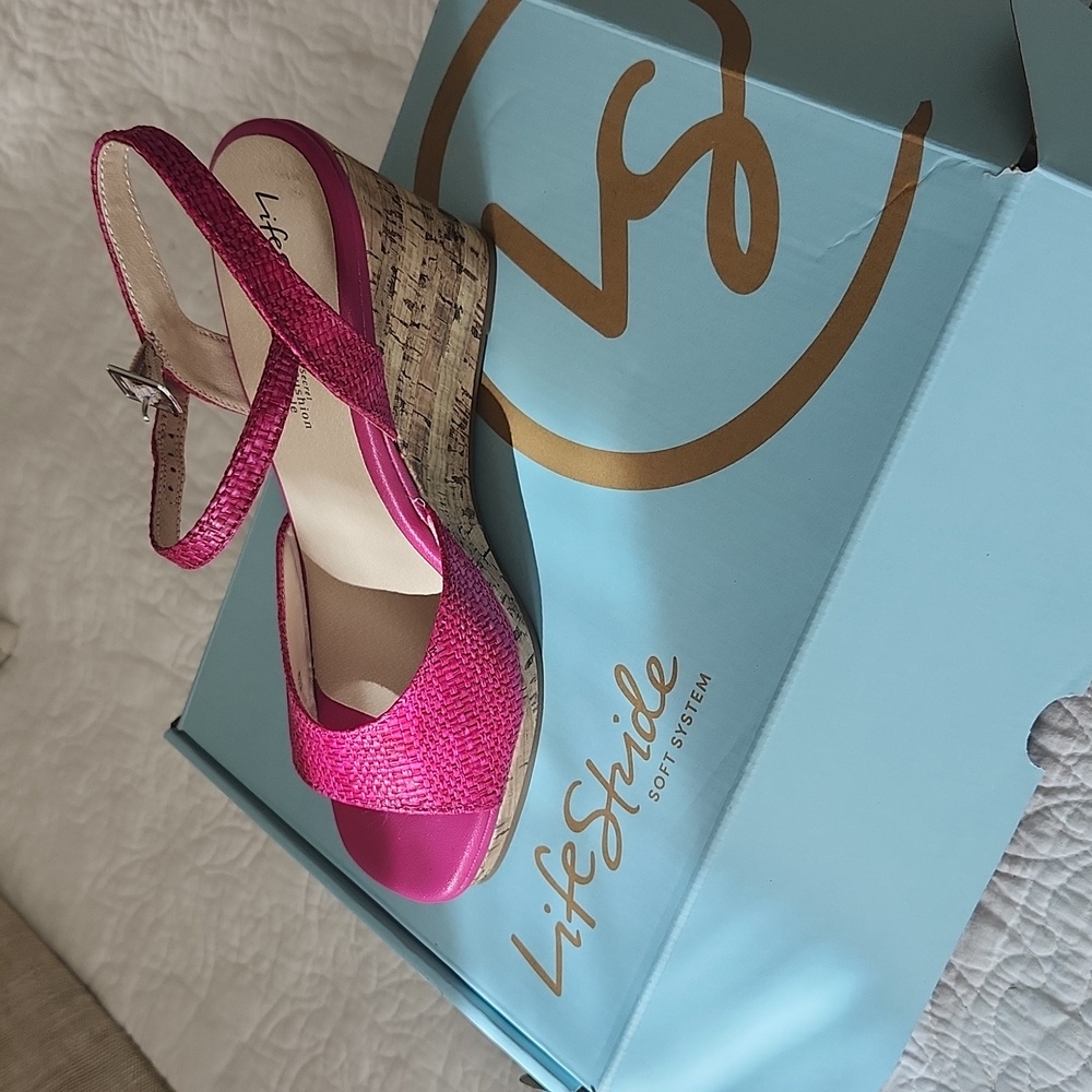 Lifestyle soft system pick open toe wedge ankle strap sz7 cork like wedge